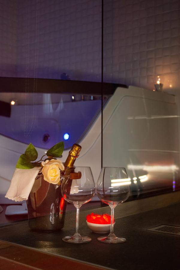 Villa Domus Salento Suites & Rooms Con Parcheggio Privato In Loco 레체 외부 사진