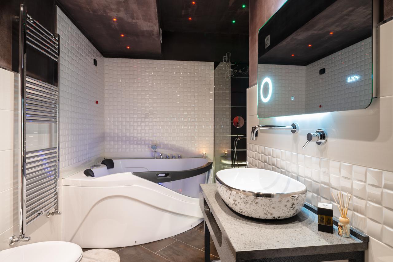 Villa Domus Salento Suites & Rooms Con Parcheggio Privato In Loco 레체 외부 사진