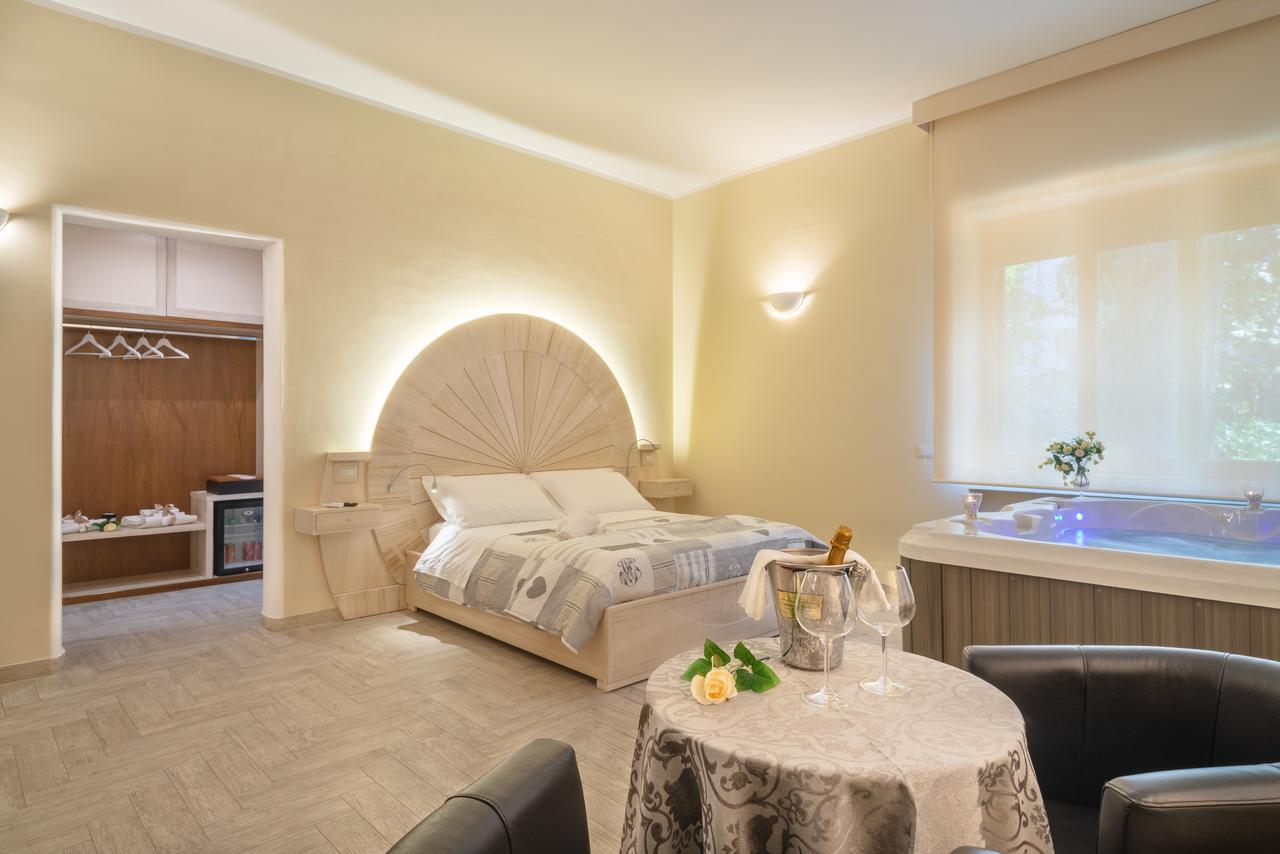 Villa Domus Salento Suites & Rooms Con Parcheggio Privato In Loco 레체 외부 사진